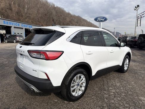 Used 2022 Ford Escape SE image 3