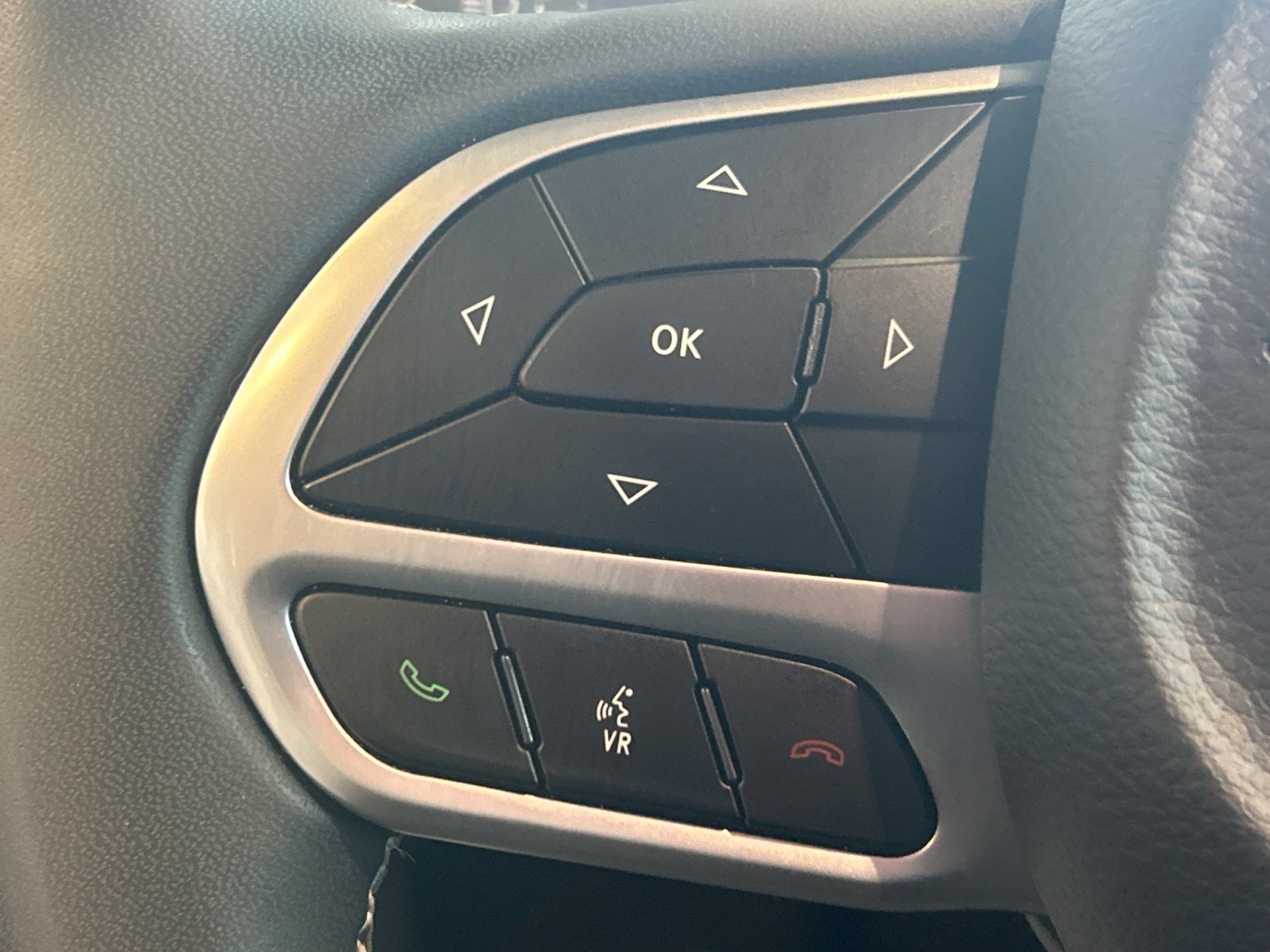 Used 2024 Chrysler Pacifica Touring-L FWD image 22