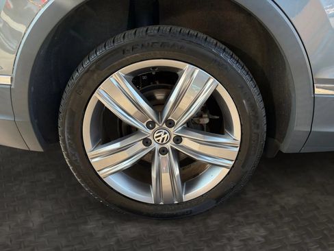 Used 2021 Volkswagen Tiguan SEL AWD/4WD image 40