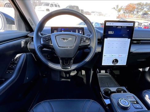 Certified 2022 Ford Mustang Mach-E Premium image 5