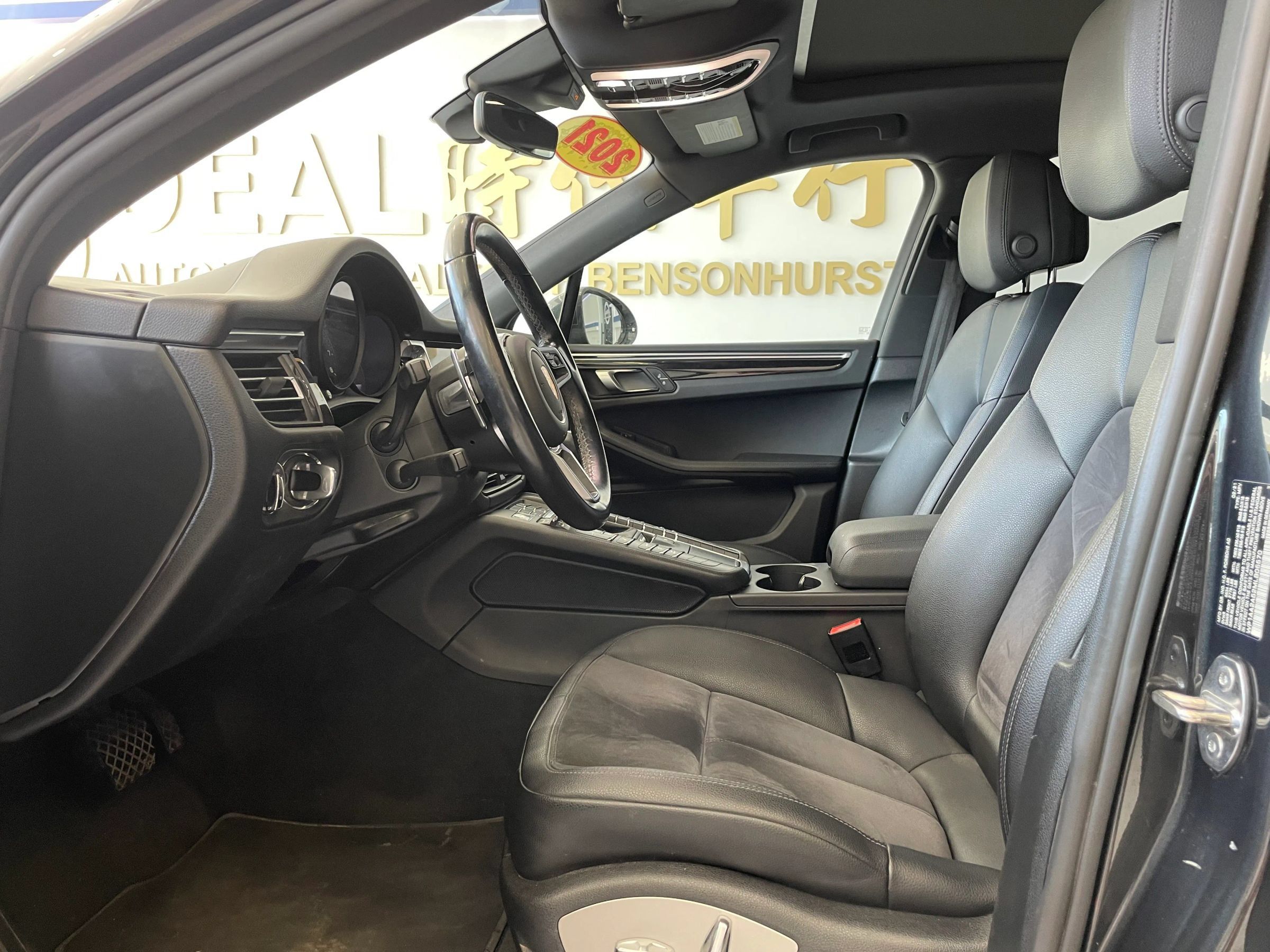 Used 2021 Porsche Macan AWD/4WD image 9