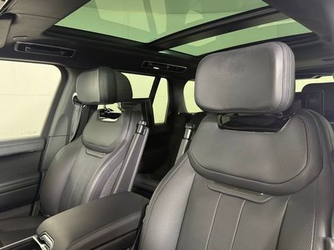 Certified 2025 Land Rover Range Rover SV image 34