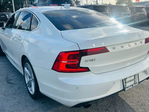 Used 2019 Volvo S90 T5 Momentum image 5