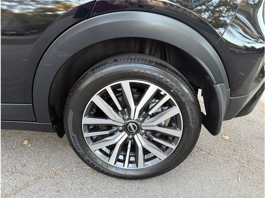 Used 2023 Nissan Kicks SV FWD image 12