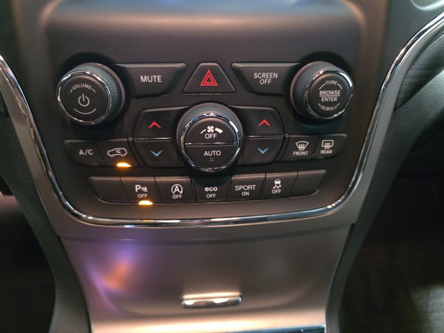 Used 2021 Jeep Grand Cherokee Laredo AWD/4WD image 24