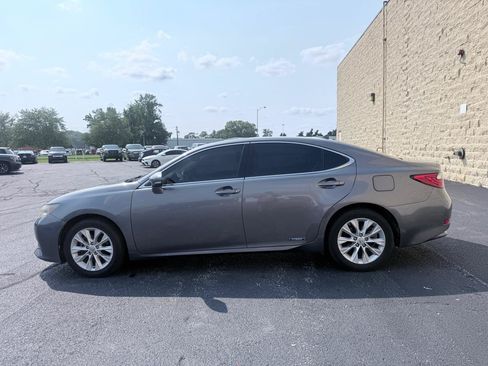 Used 2013 Lexus ES 300h w/ Luxury Pkg FWD image 2