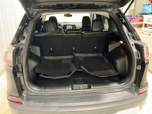 Used 2019 Jeep Cherokee Limited AWD/4WD image 25