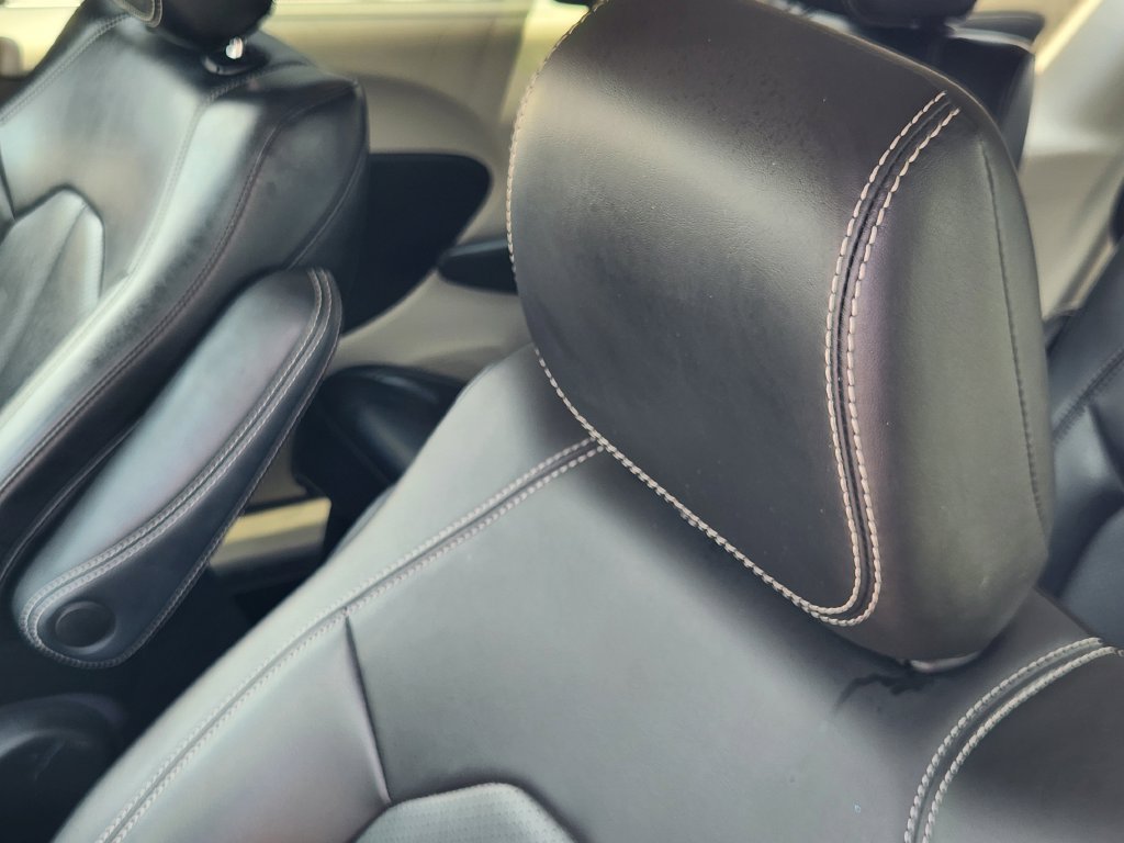Used 2023 Chrysler Pacifica Touring-L FWD image 15