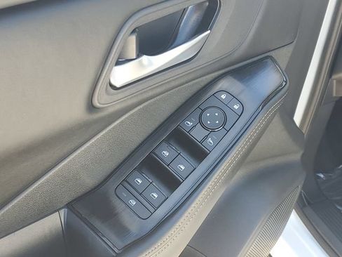 Used 2025 Nissan Rogue SV FWD image 26