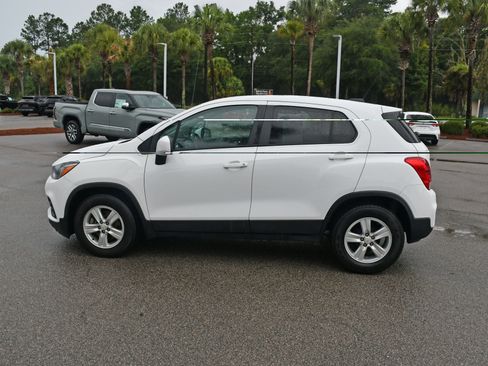 Used 2020 Chevrolet Trax LS w/ Tint and Cruise Package FWD image 5