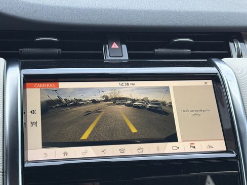 Used 2020 Land Rover Discovery Sport SE R-Dynamic image 12