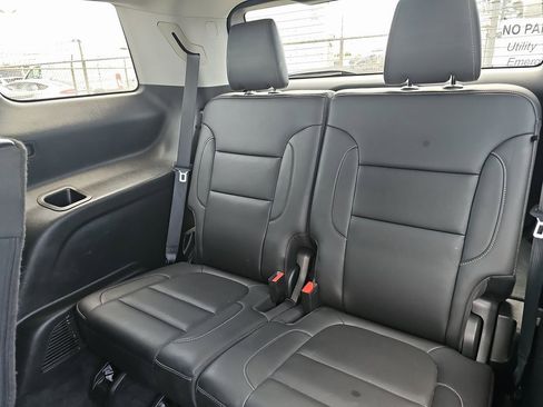 Used 2023 GMC Acadia SLT image 14