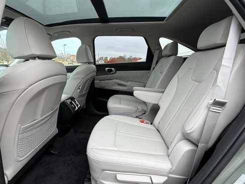 Used 2025 Kia Sorento SX image 19