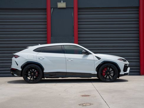 Used 2022 Lamborghini Urus AWD/4WD image 4