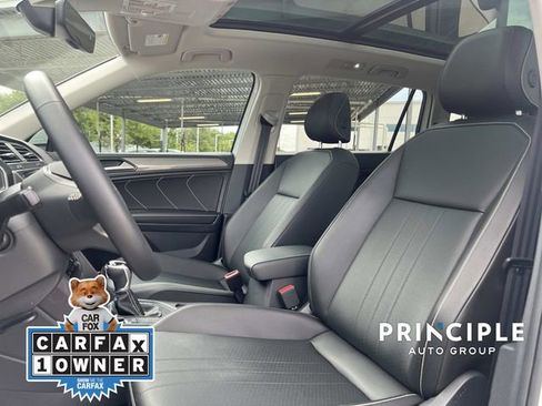Used 2022 Volkswagen Tiguan SE w/ Panoramic Sunroof Package image 15