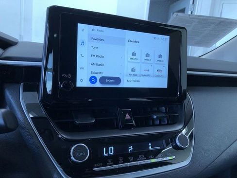 Certified 2025 Toyota Corolla LE image 28