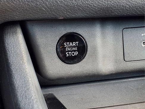 Used 2025 Nissan Rogue SV FWD image 14