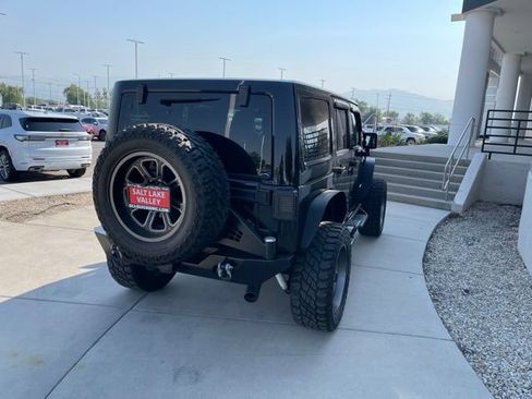 Used 2014 Jeep Wrangler Unlimited Sahara w/ Connectivity Group AWD/4WD image 5