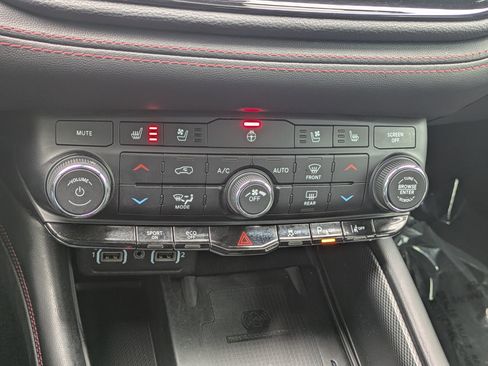 Used 2021 Dodge Durango R/T w/ Technology Group image 16