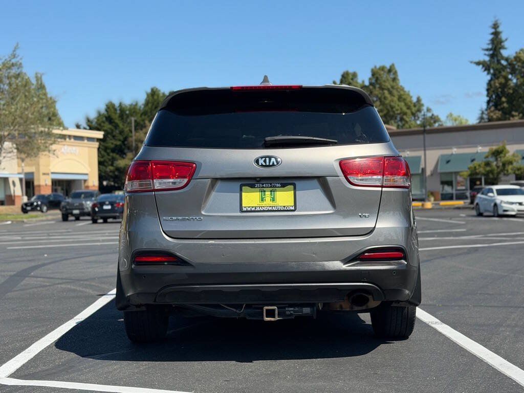 Used 2016 Kia Sorento LX w/ LX Convenience Package AWD/4WD image 4