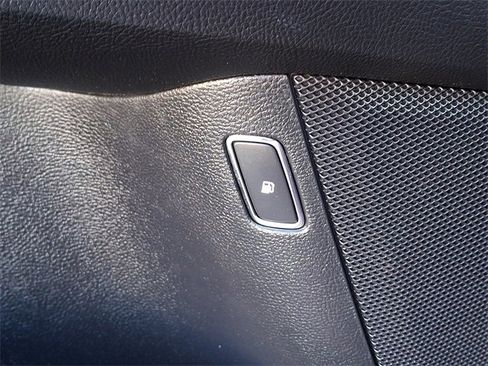 Used 2020 Ford Fusion SE image 25