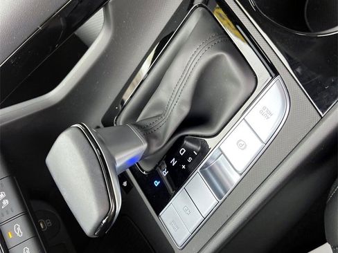 Certified 2025 Hyundai Elantra Limited image 22