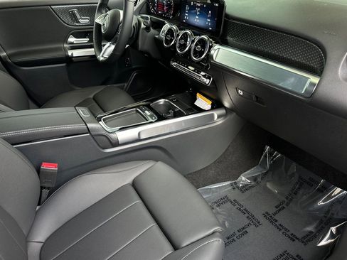 New 2025 Mercedes-Benz GLB 250 image 7