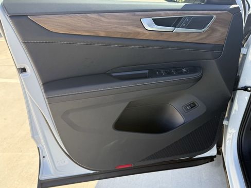 New 2026 Volkswagen Atlas SE image 9