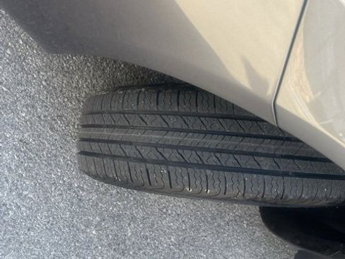 Used 2018 Nissan Versa SV w/ SV Special Edition Package image 12