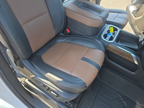 Used 2020 Chevrolet Silverado 1500 High Country w/ Technology Package AWD/4WD image 10
