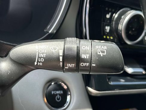 Used 2023 Toyota Highlander Limited image 17