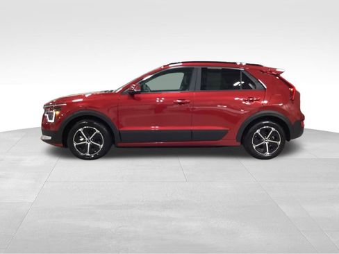 Used 2025 Kia Niro EX image 3