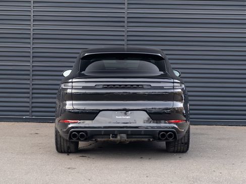 Certified 2025 Porsche Cayenne S image 7