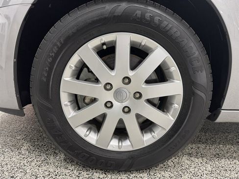 Used 2014 Chrysler Town & Country Touring image 27