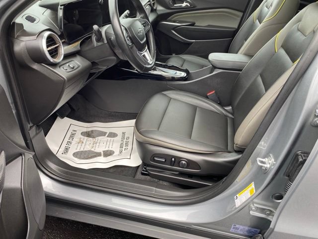 Used 2025 Chevrolet Trax ACTIV w/ Sunroof Package FWD image 13