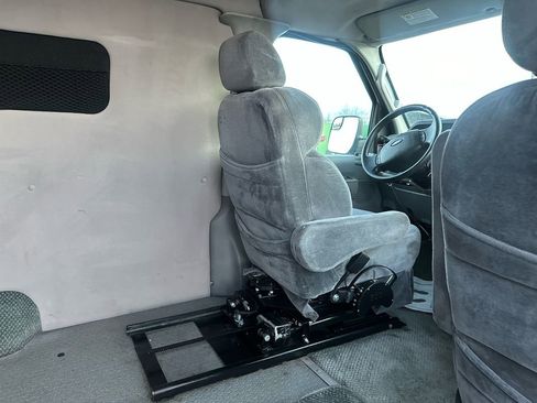 Used 2010 Ford E-150 and Econoline 150 image 25