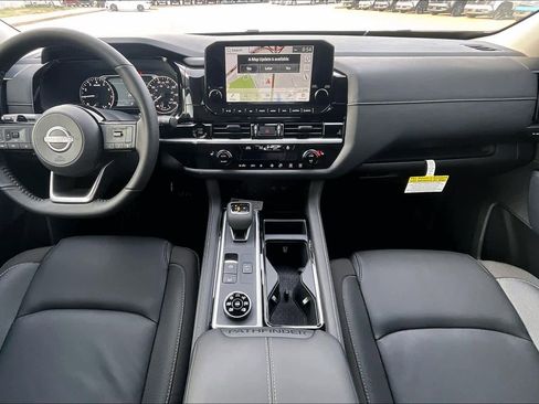 New 2025 Nissan Pathfinder SL image 5