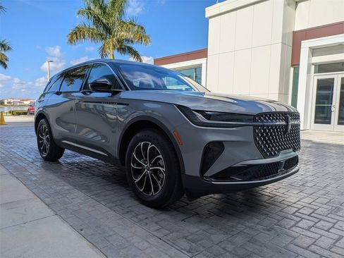 Certified 2025 Lincoln Nautilus Premier image 2