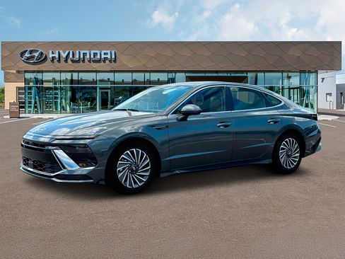 Used 2024 Hyundai Sonata Limited FWD image 2