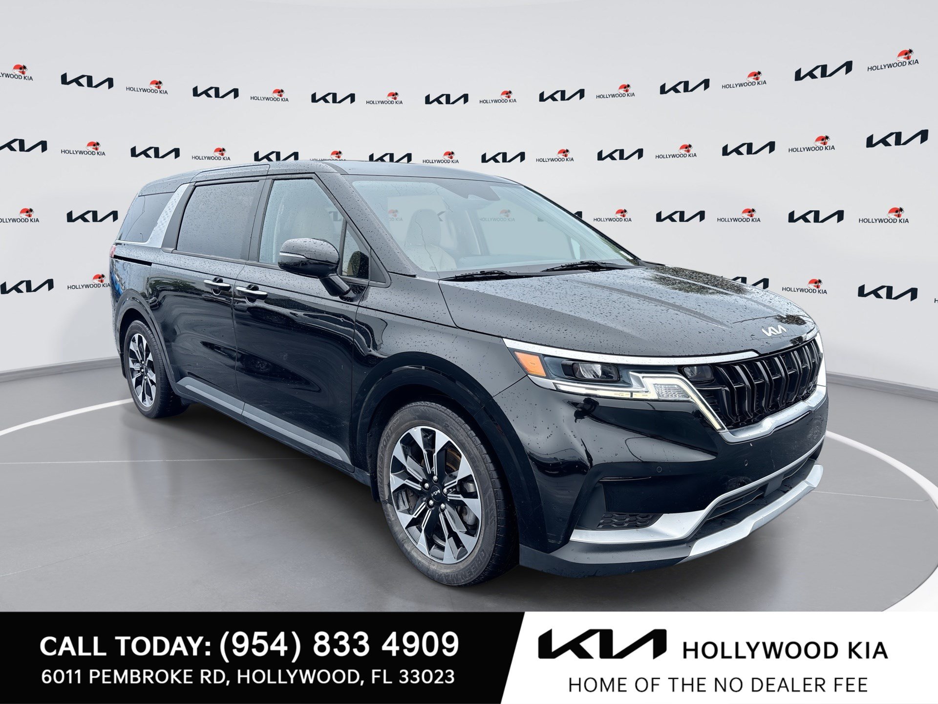 Used 2022 Kia Carnival EX FWD image 1