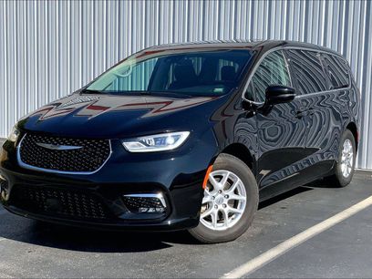 Used 2024 Chrysler Pacifica Touring-L