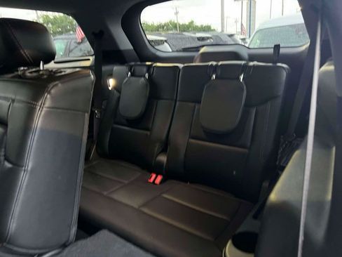 Used 2023 Ford Explorer XLT w/ Equipment Group 202A AWD/4WD image 18