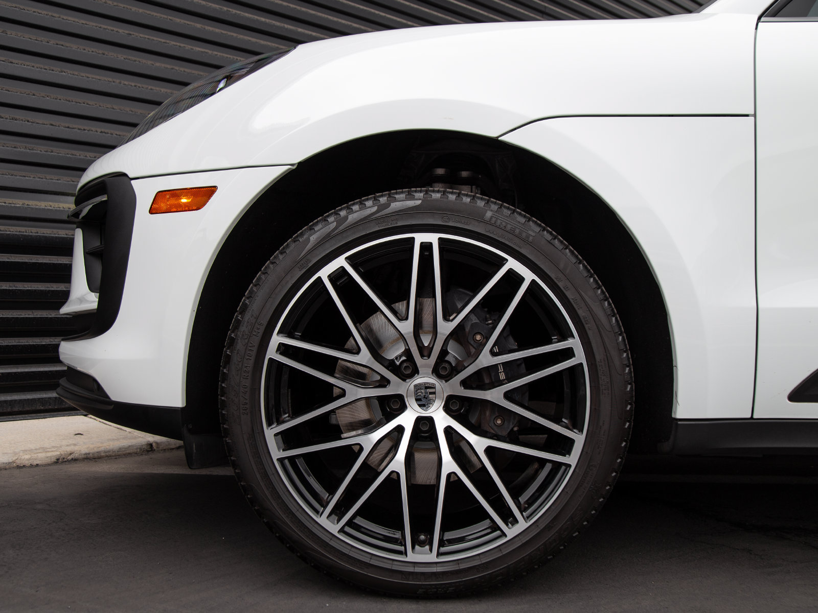 Certified 2023 Porsche Macan AWD/4WD image 11