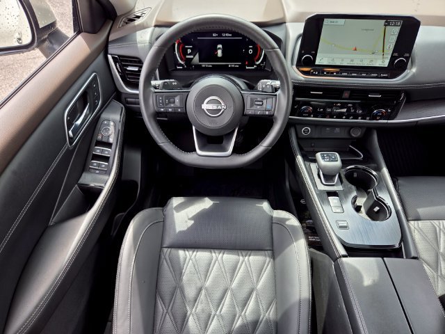 Used 2023 Nissan Rogue Platinum w/ Platinum Premium Package FWD image 14