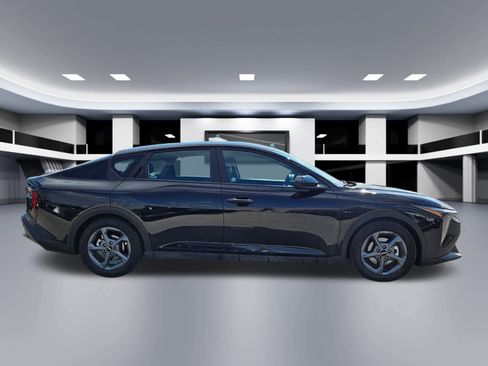 Certified 2025 Kia K4 LXS image 7