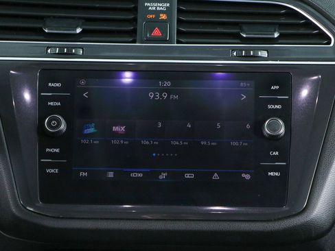 Used 2021 Volkswagen Tiguan SE w/ Panoramic Sunroof Package FWD image 19