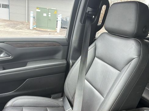 Used 2022 Chevrolet Suburban Z71 image 17