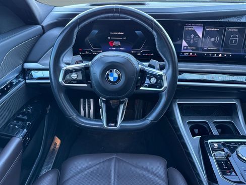 Used 2023 BMW 740i image 28