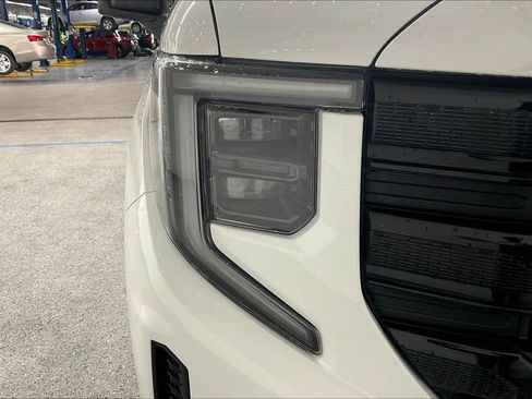 Used 2024 GMC Sierra 1500 Elevation image 32