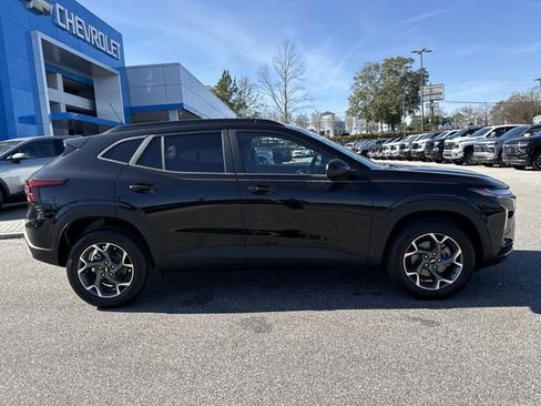 New 2026 Chevrolet Trax LT w/ Driver Confidence Package image 2